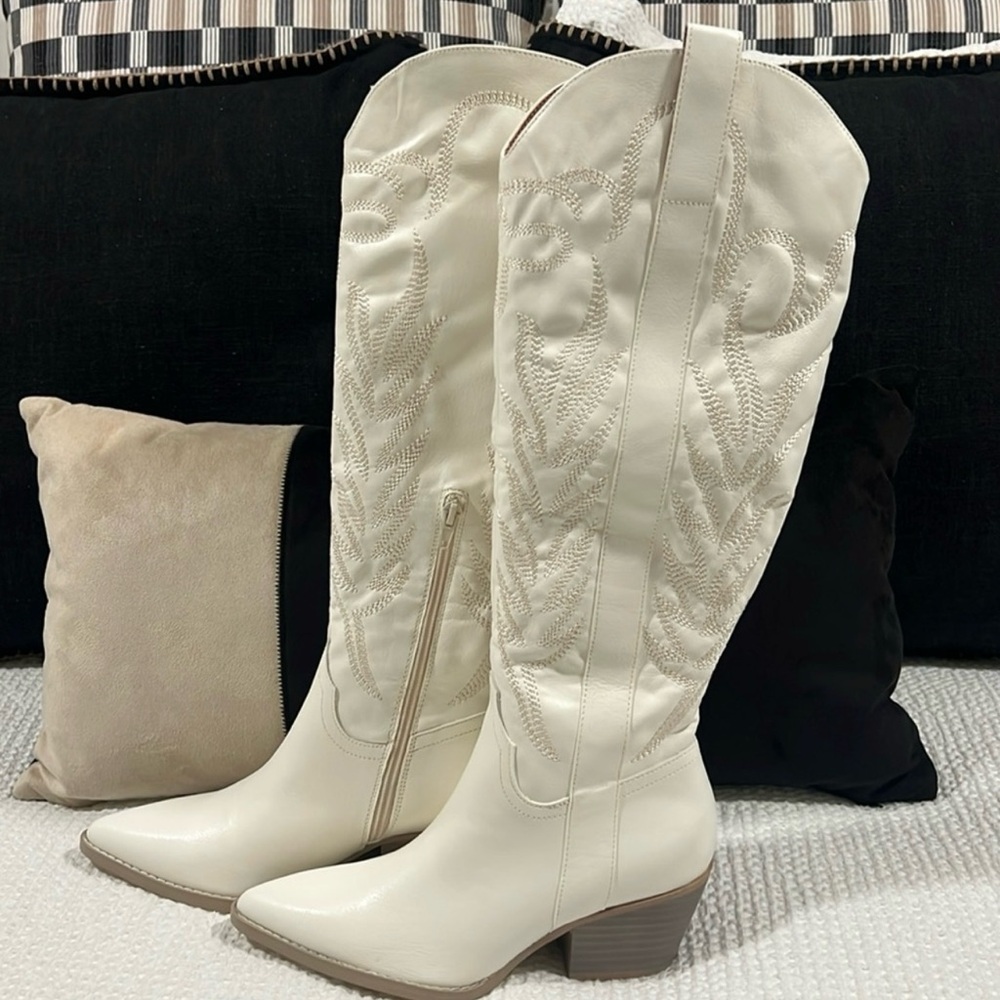 Oasis Society “Samara” Tall Western Boho Cowgirl Boots Embroidered White 7.5 New - Picture 11 of 16